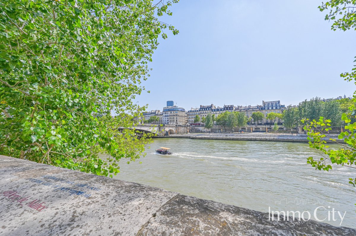 Location Bureau  4 pièces - 100m² 75004 Paris