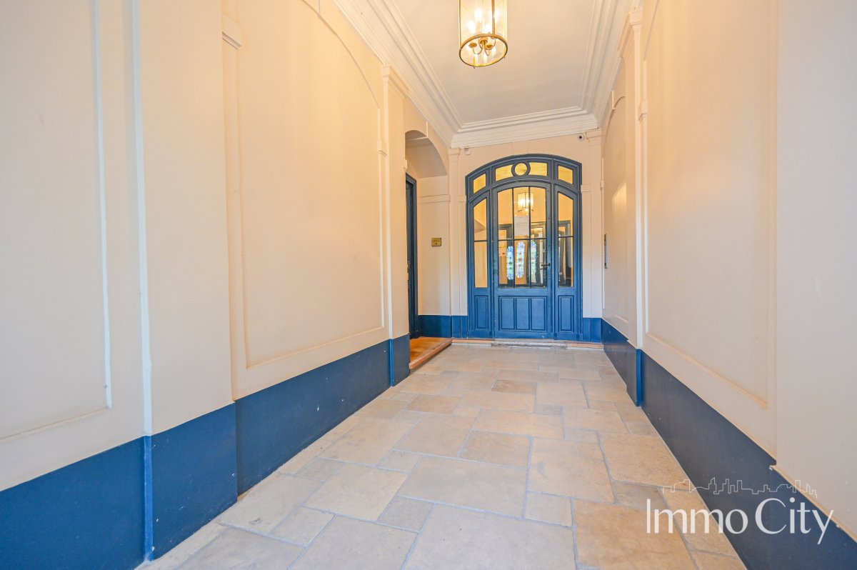 Location Bureau  4 pièces - 100m² 75004 Paris