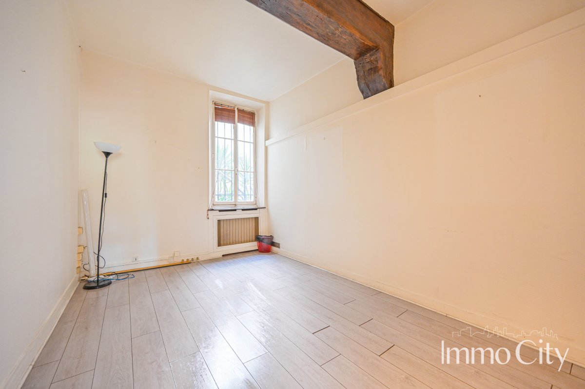 Location Bureau  4 pièces - 100m² 75004 Paris