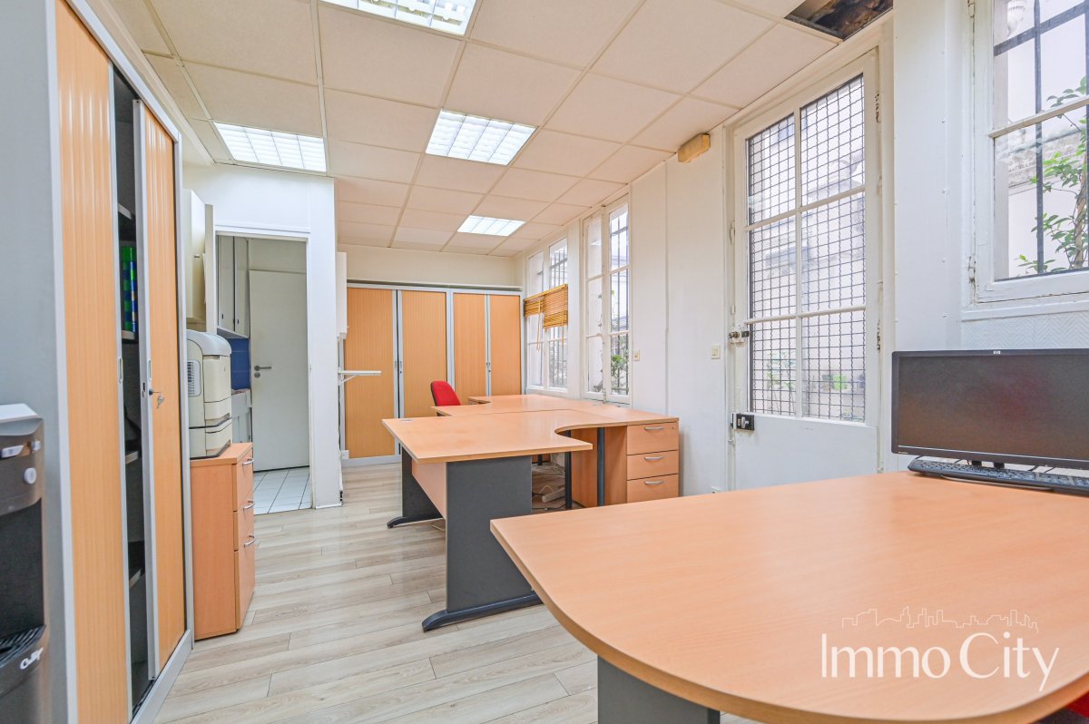 Location Bureau  4 pièces - 100m² 75004 Paris