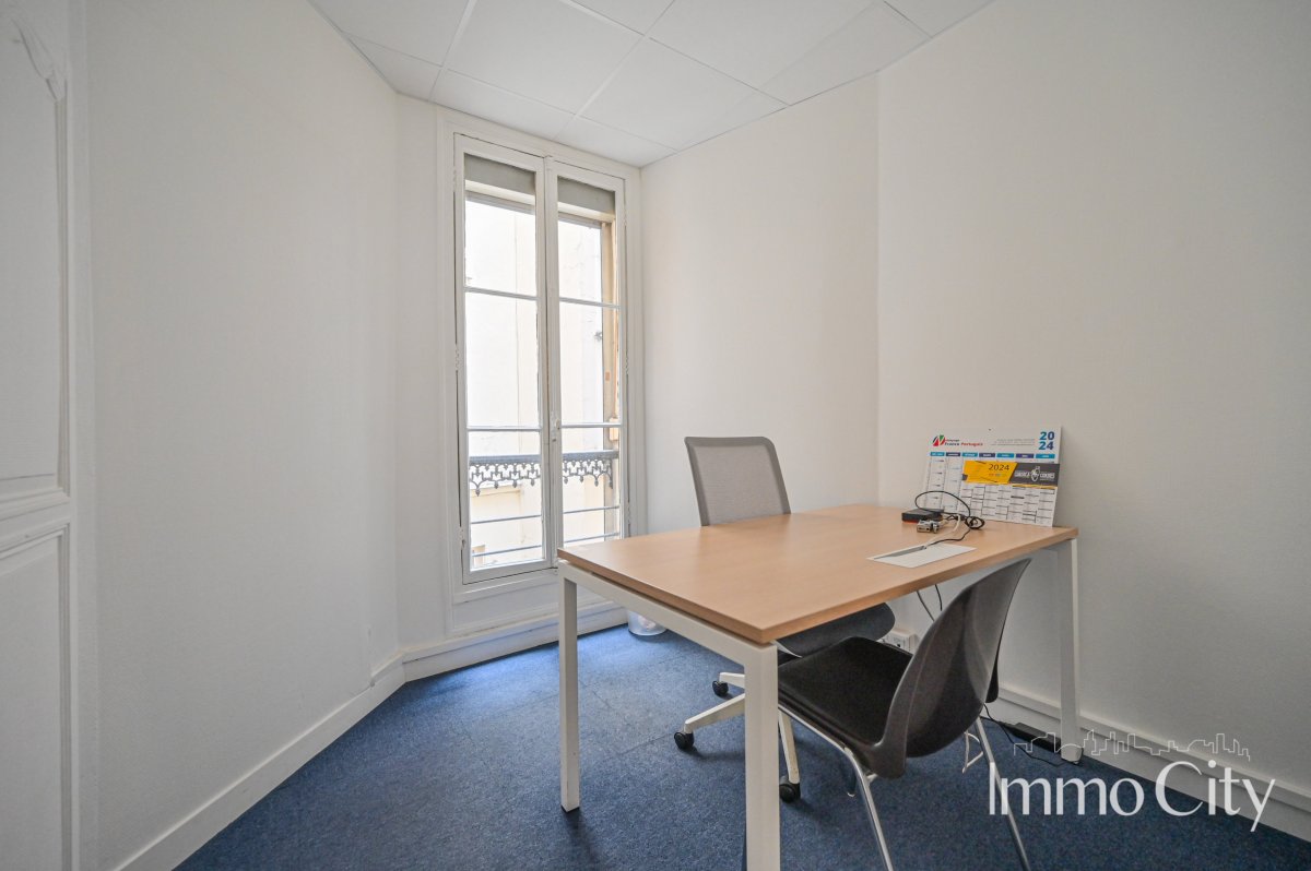 Location Bureau  6 pièces - 102m² 75009 Paris