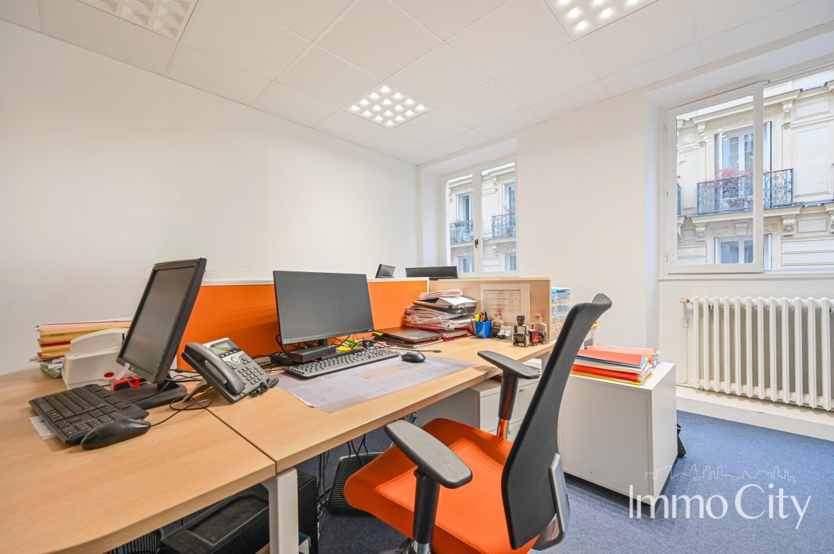 Location Bureau  6 pièces - 102m² 75009 Paris