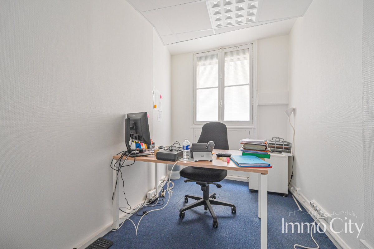 Location Bureau  6 pièces - 102m² 75009 Paris