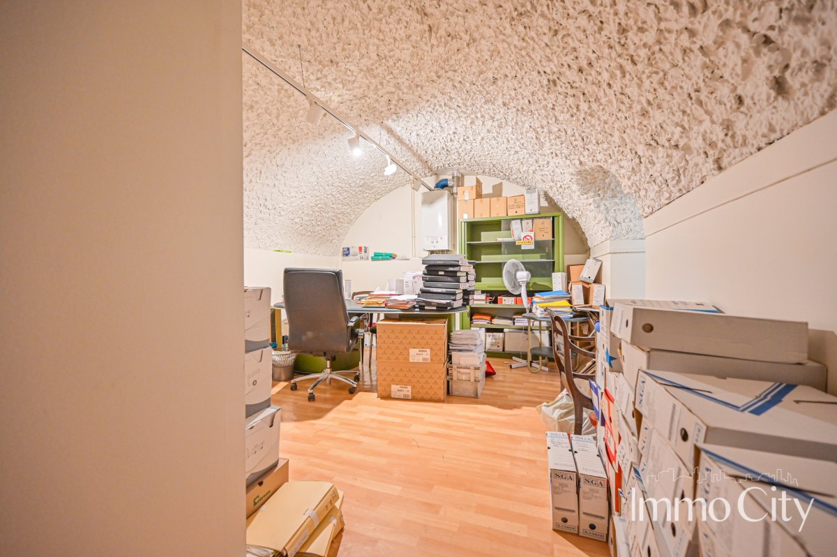 Location Bureau  6 pièces - 102m² 75009 Paris