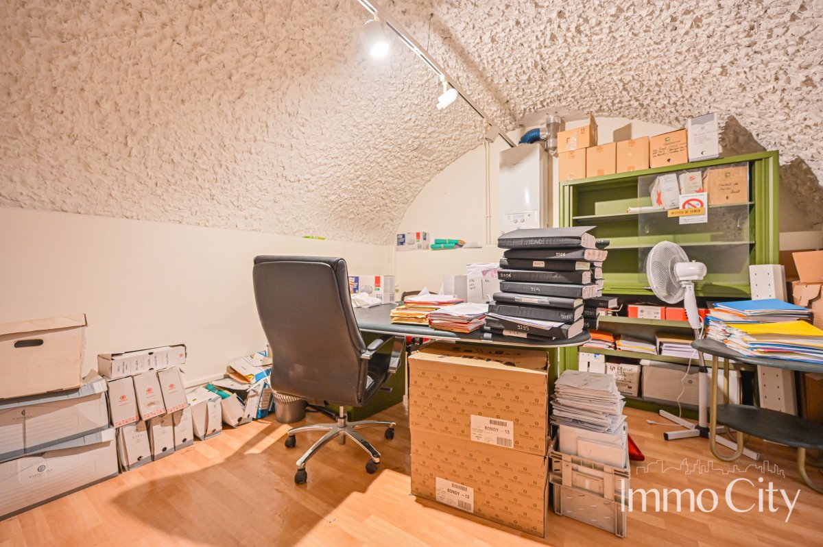 Location Bureau  6 pièces - 102m² 75009 Paris