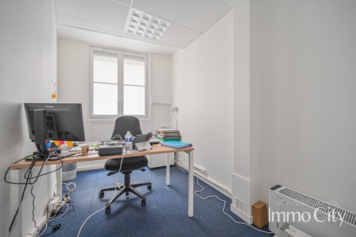 Location Bureau  6 pièces - 102m² 75009 Paris