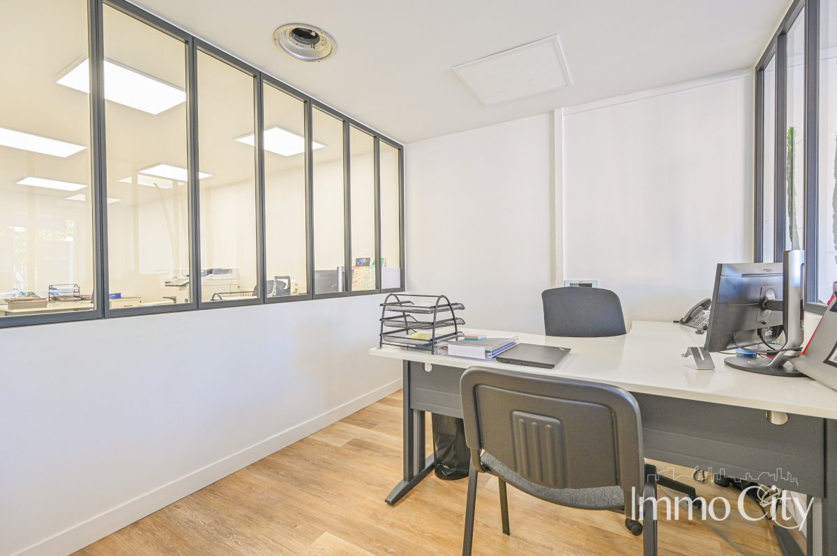 Location Bureau  6 pièces - 120m² 93230 Romainville