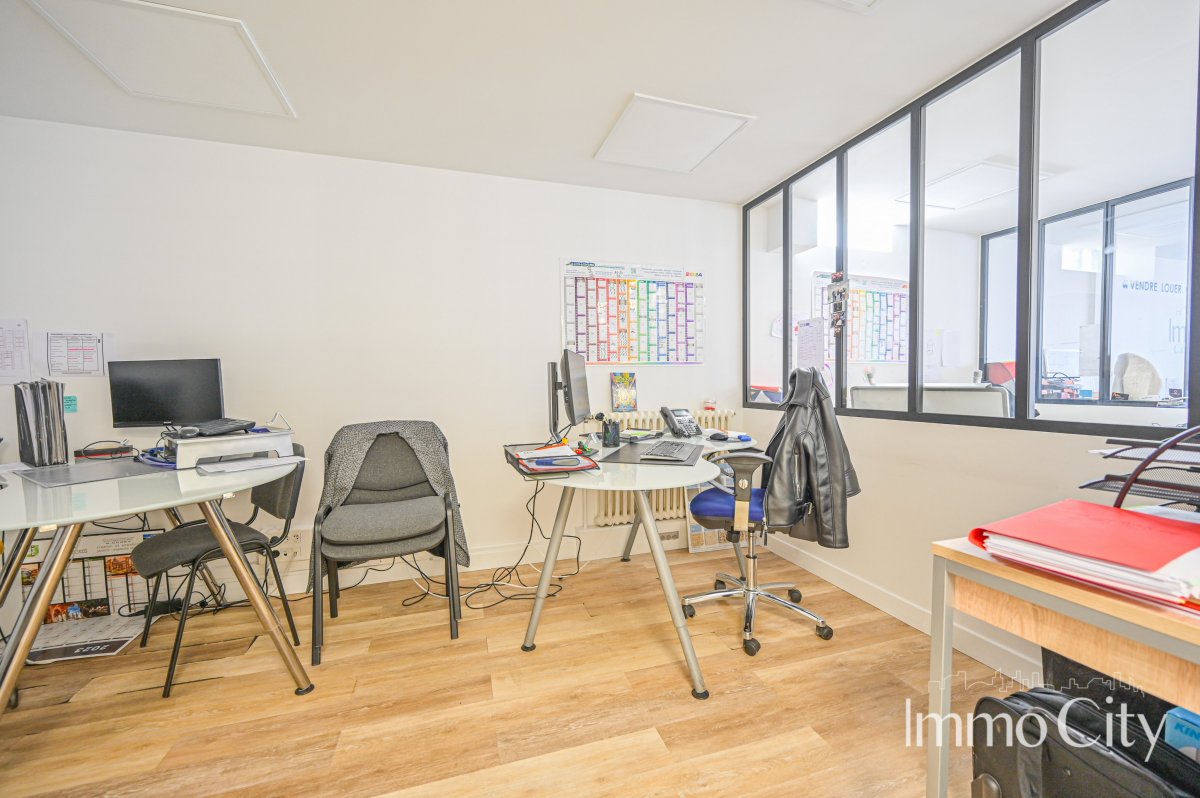 Location Bureau  6 pièces - 120m² 93230 Romainville