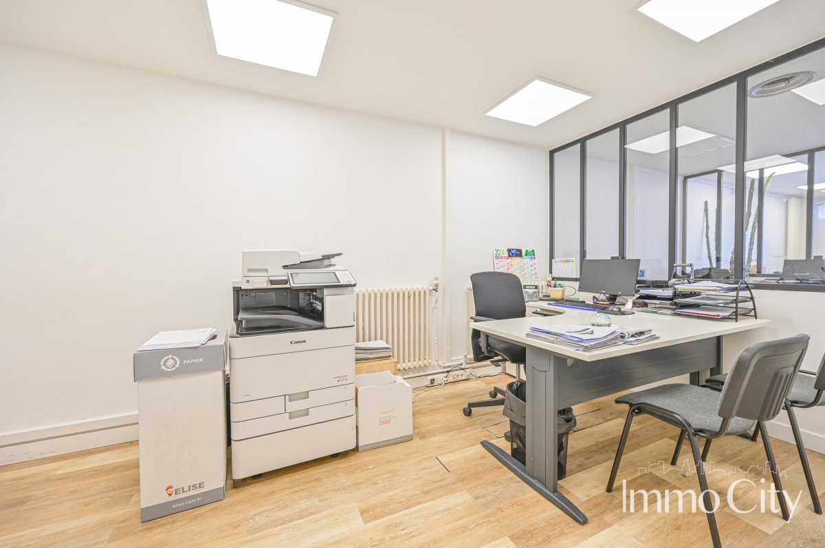 Location Bureau  6 pièces - 120m² 93230 Romainville