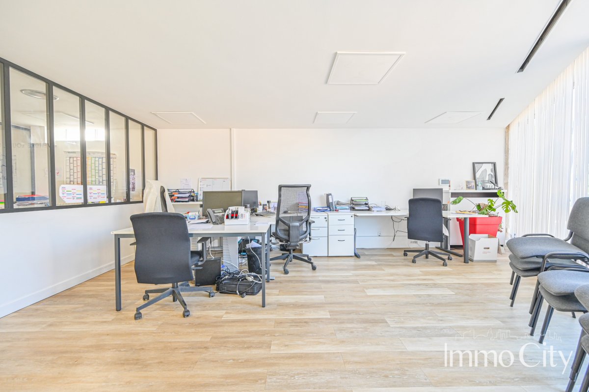 Location Bureau  6 pièces - 120m² 93230 Romainville