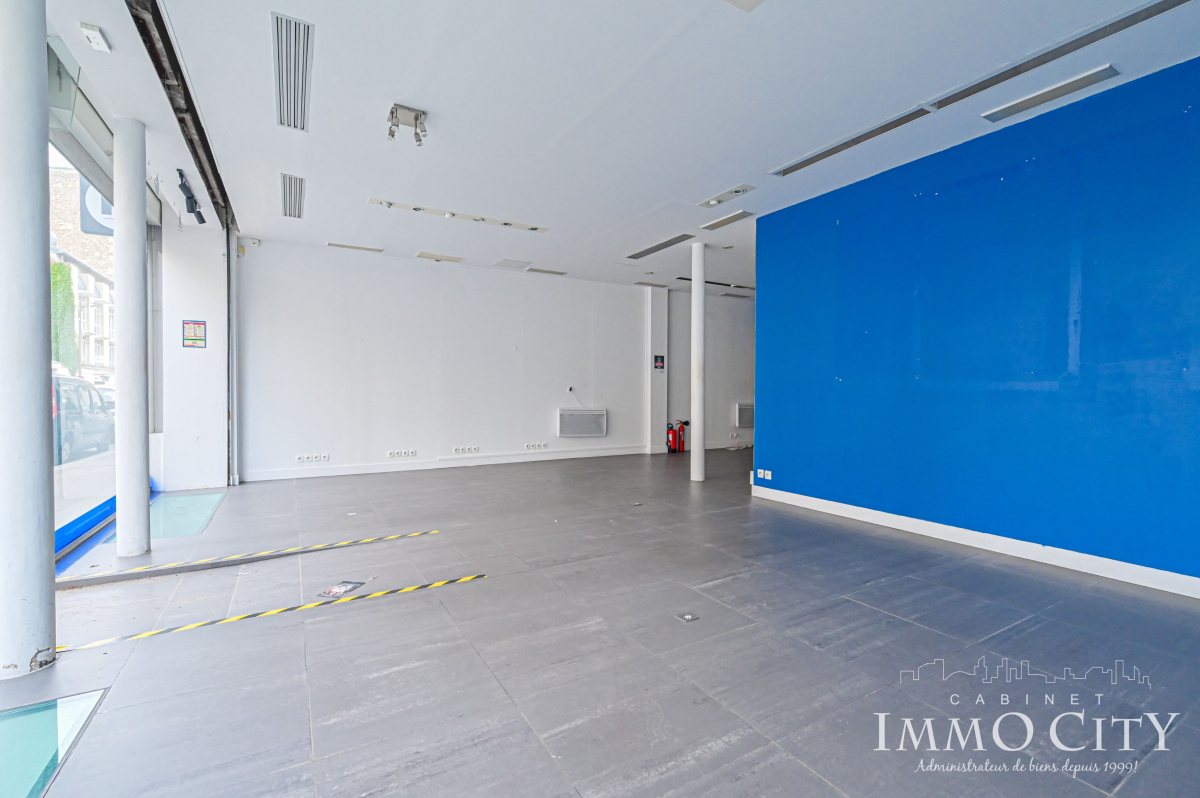 Vente Local commercial  3 pièces - 144m² 75015 Paris