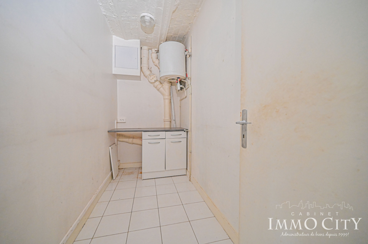 Vente Local commercial  3 pièces - 144m² 75015 Paris