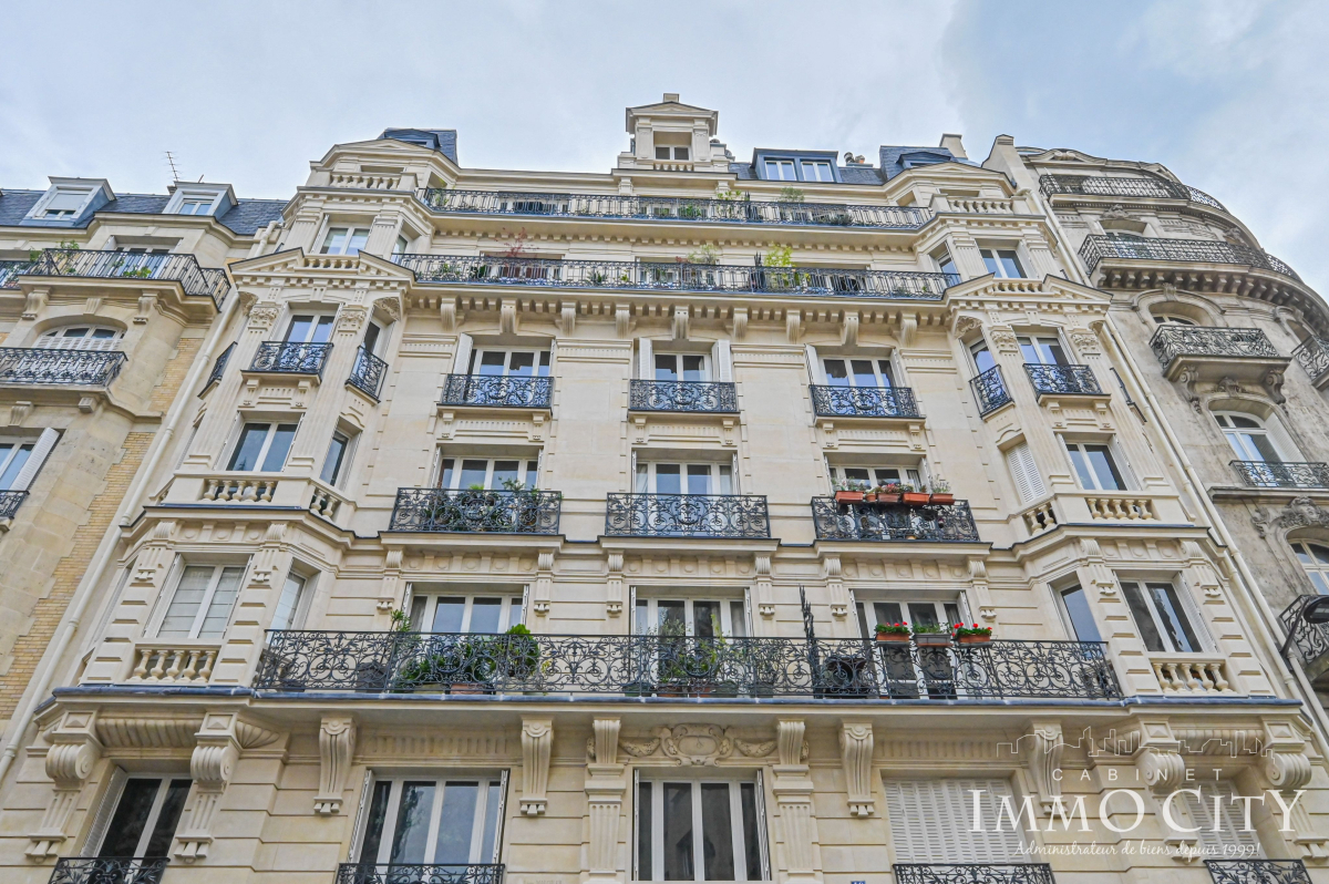 Vente Local commercial  3 pièces - 144m² 75015 Paris