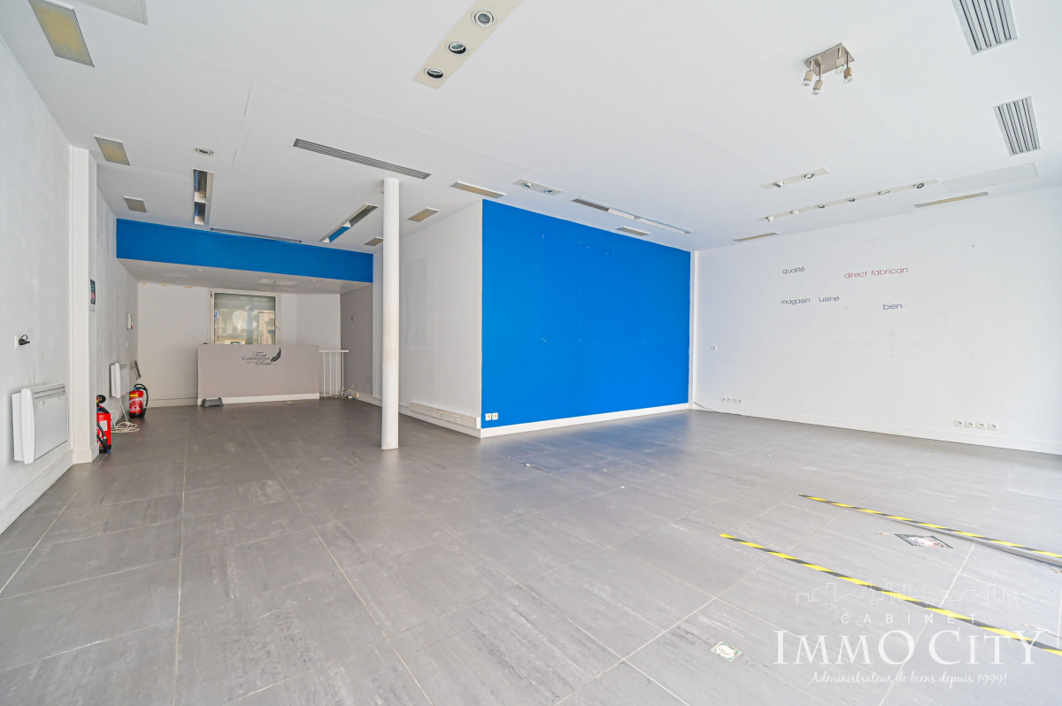Vente Local commercial  3 pièces - 144m² 75015 Paris
