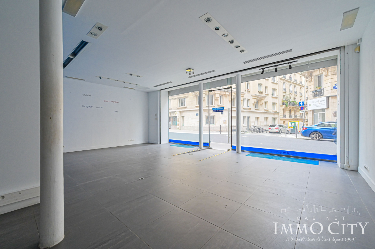 Vente Local commercial  3 pièces - 144m² 75015 Paris