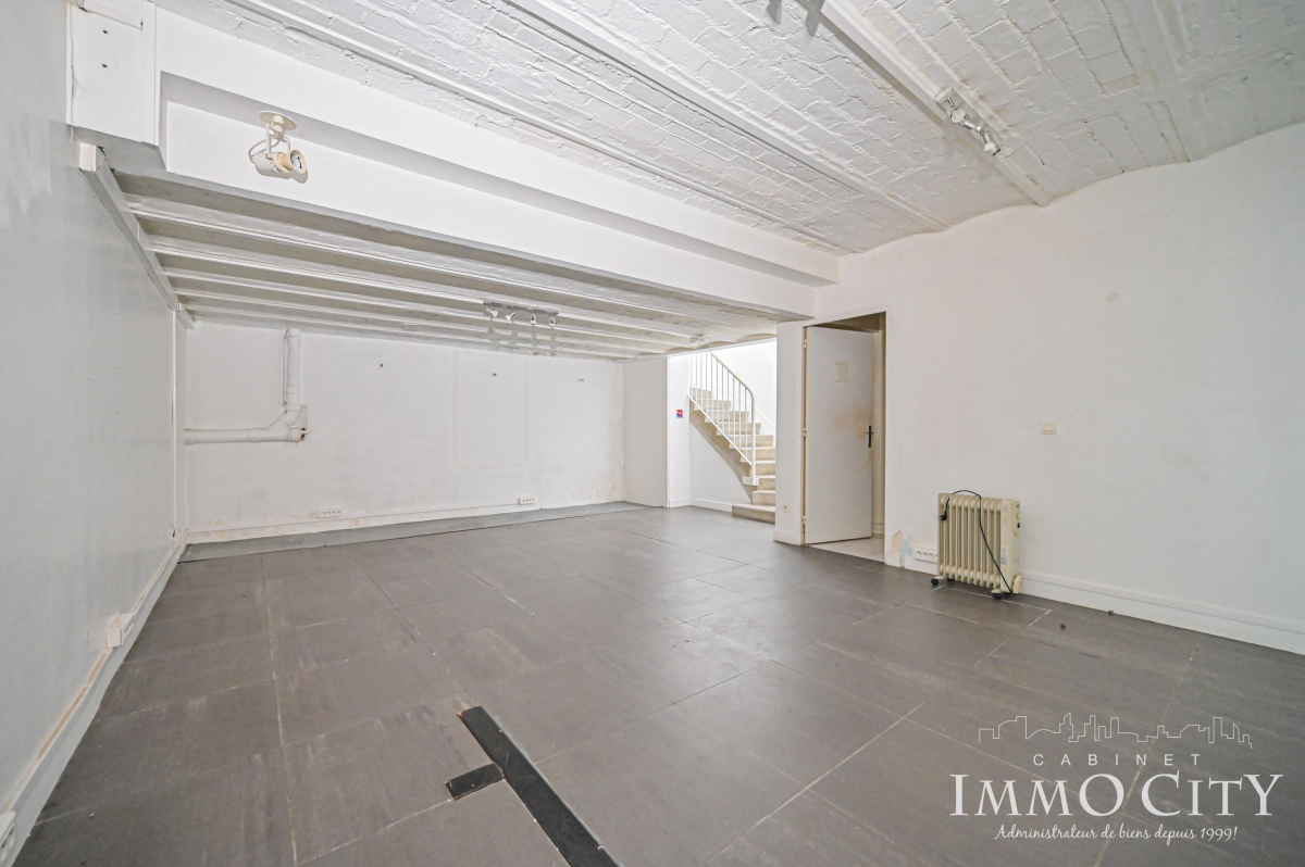 Vente Local commercial  3 pièces - 144m² 75015 Paris