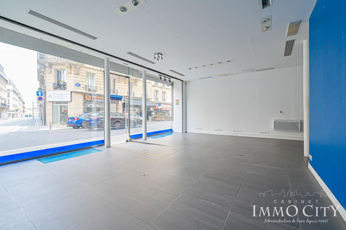 Vente Local commercial  3 pièces - 144m² 75015 Paris