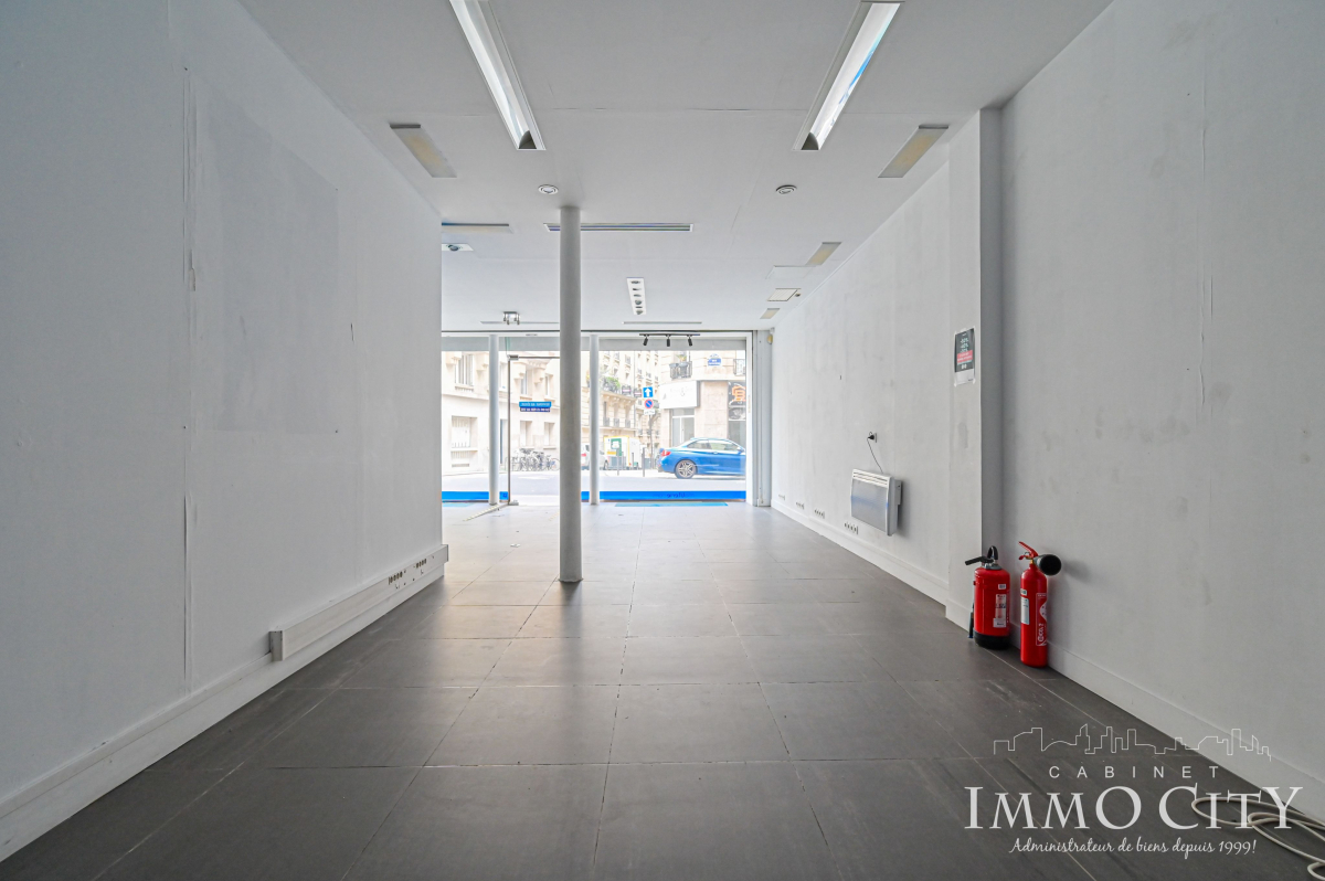 Vente Local commercial  3 pièces - 144m² 75015 Paris