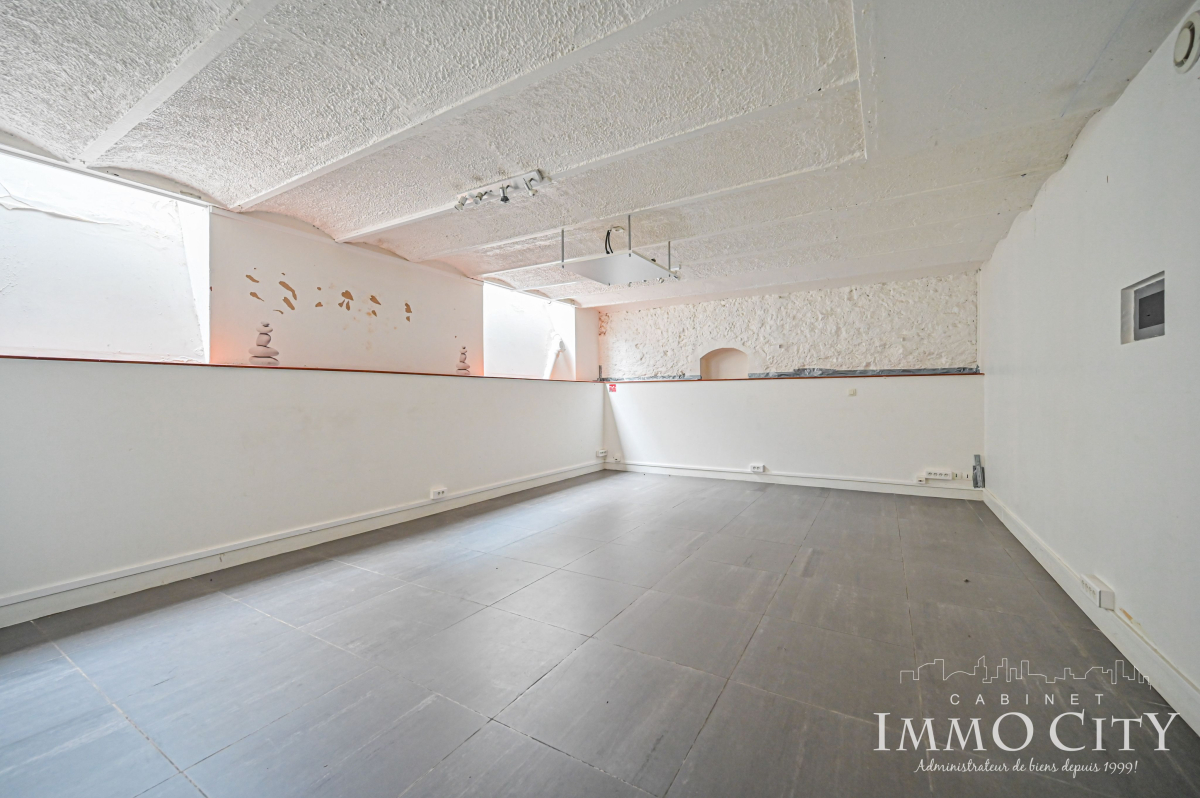 Vente Local commercial  3 pièces - 144m² 75015 Paris
