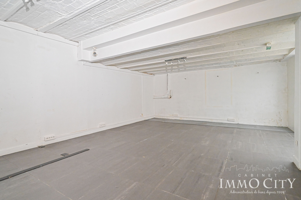 Vente Local commercial  3 pièces - 144m² 75015 Paris