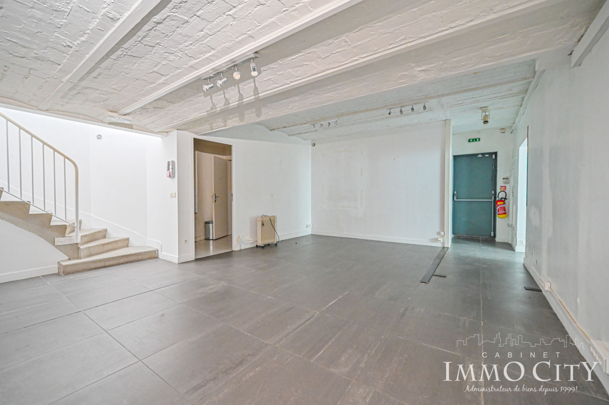 Vente Local commercial  3 pièces - 144m² 75015 Paris