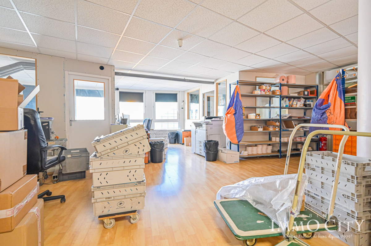 Vente Bureau  9 pièces - 180m² 93100 Montreuil