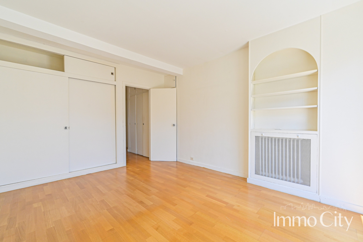 Location Appartement  3 pièces - 89.34m² 75007 Paris