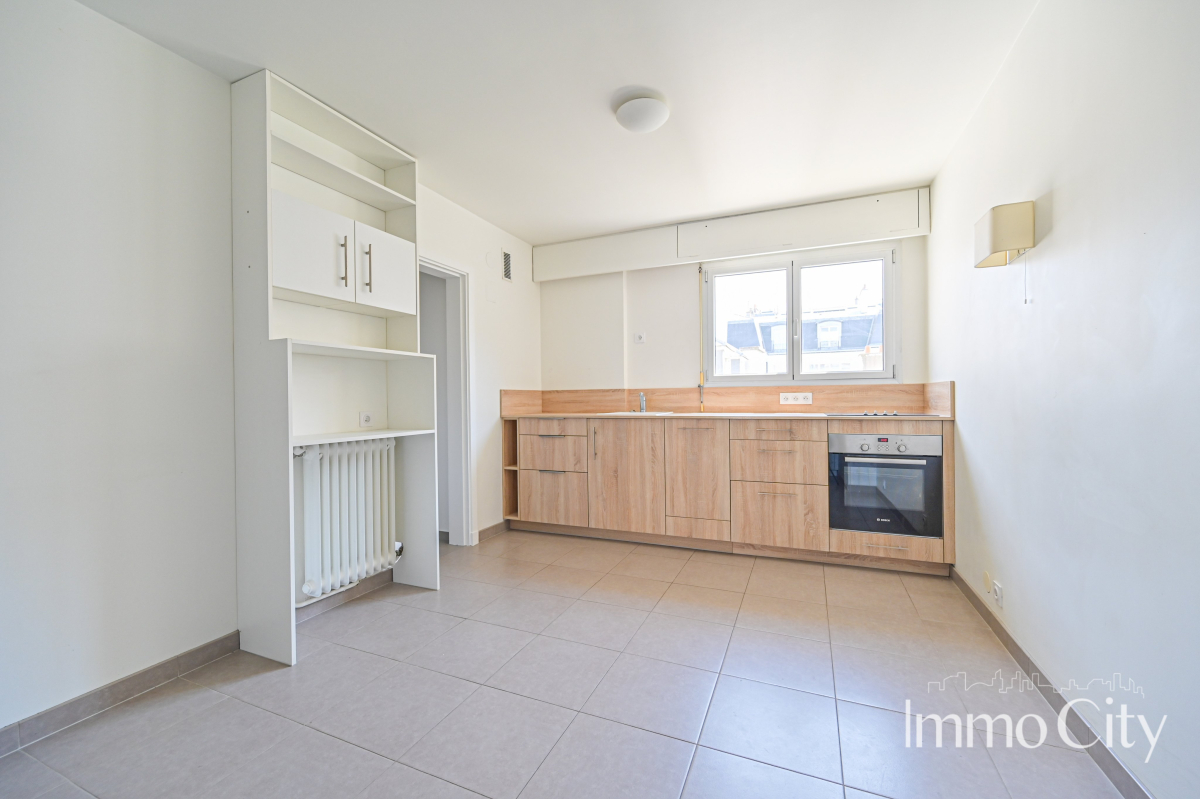 Location Appartement  3 pièces - 89.34m² 75007 Paris