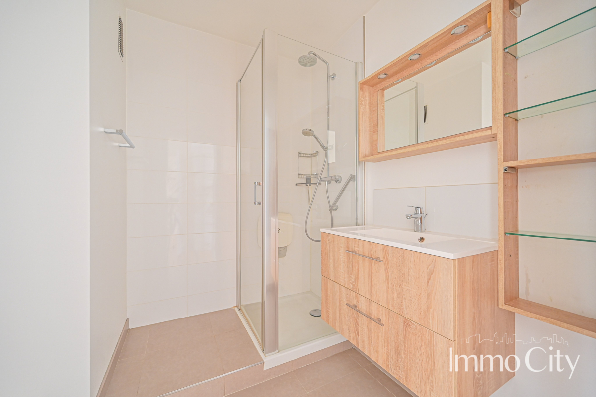 Location Appartement  3 pièces - 89.34m² 75007 Paris