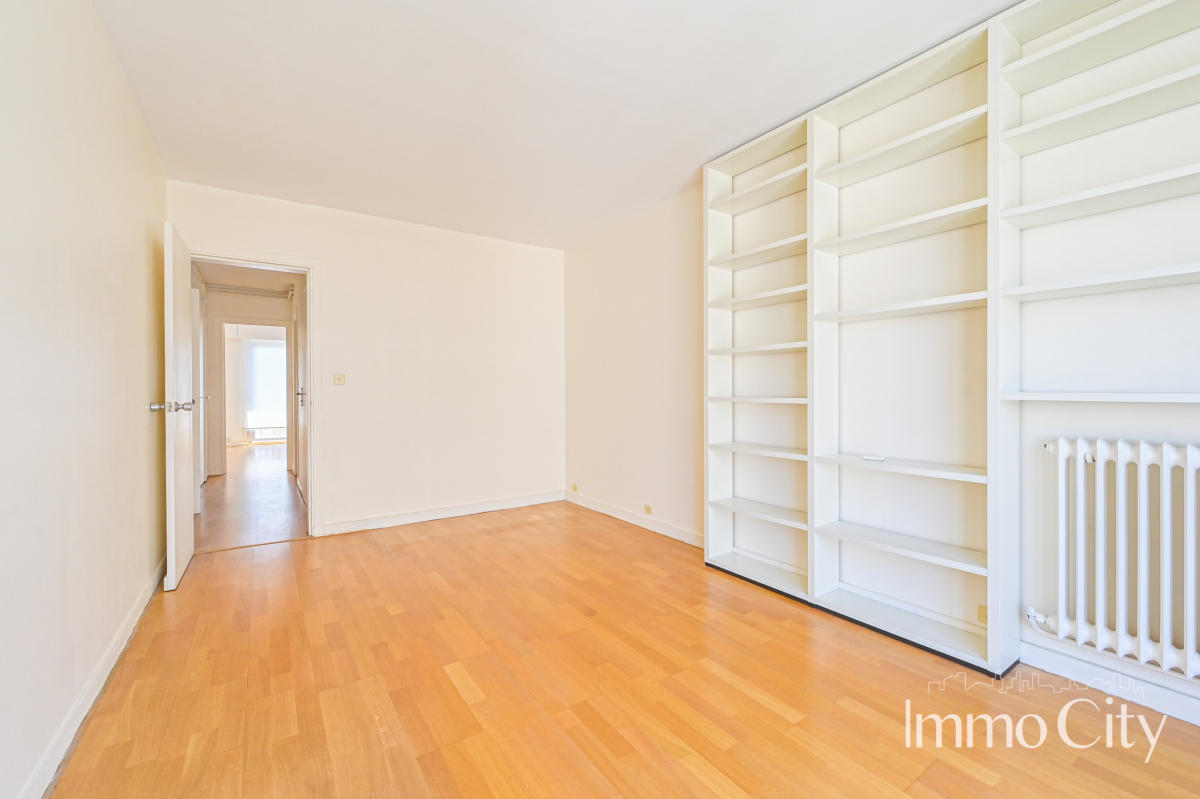 Location Appartement  3 pièces - 89.34m² 75007 Paris