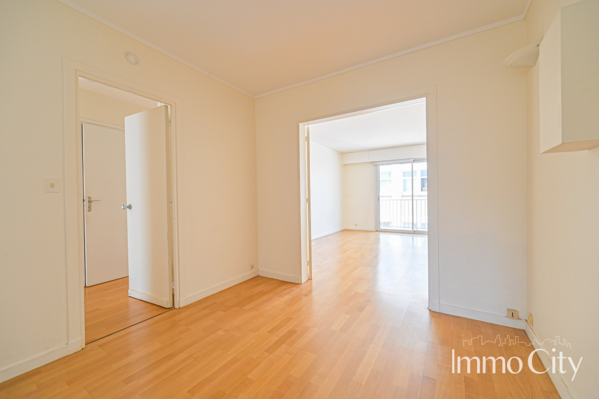 Location Appartement  3 pièces - 89.34m² 75007 Paris