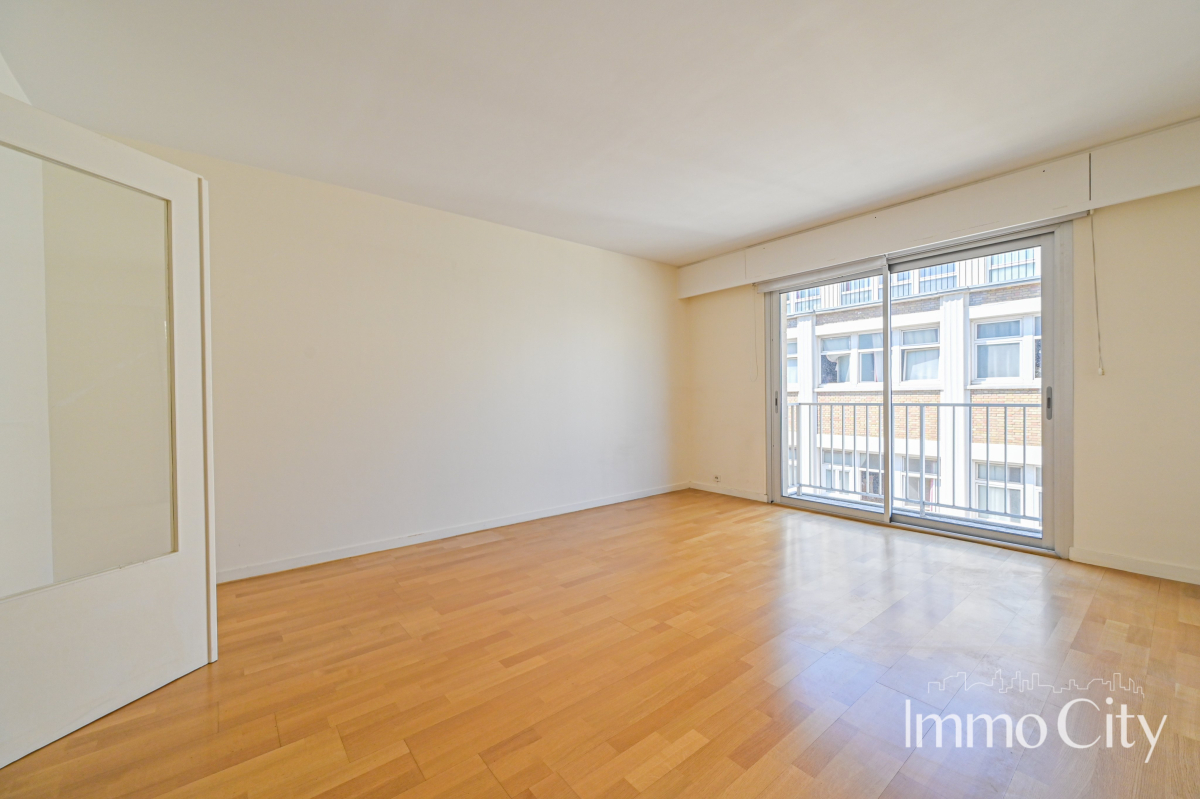 Location Appartement  3 pièces - 89.34m² 75007 Paris