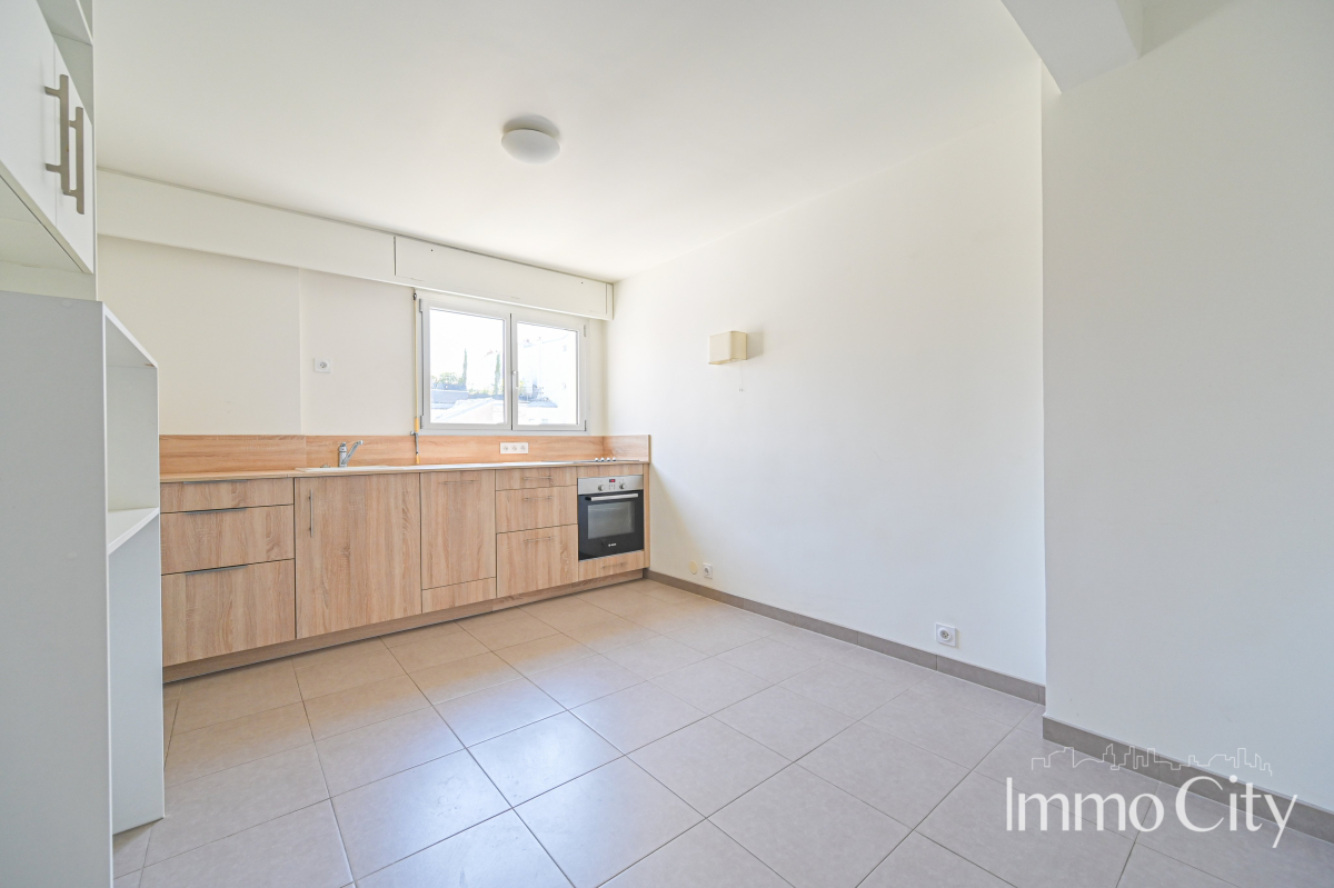 Location Appartement  3 pièces - 89.34m² 75007 Paris