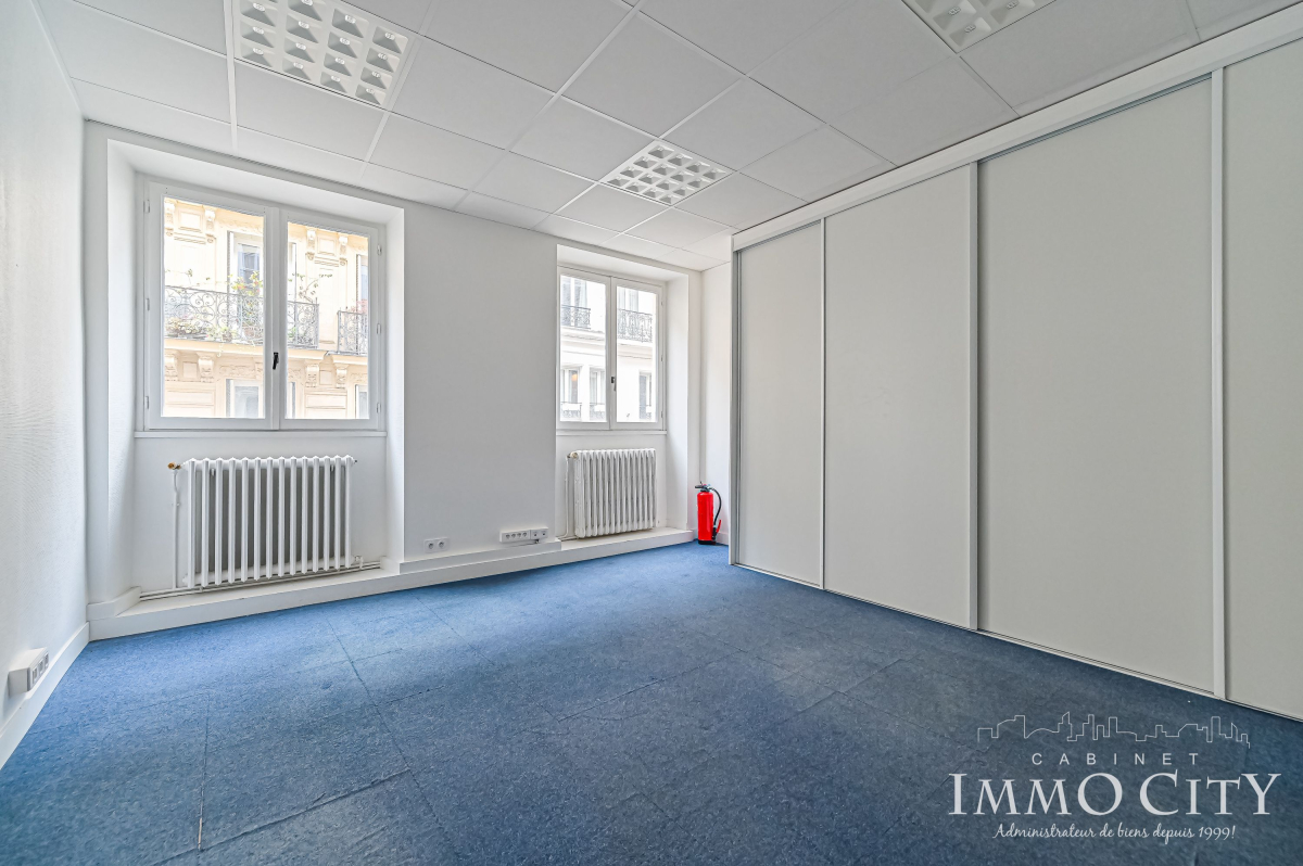 Location Local commercial  3 pièces - 110m² 75009 Paris