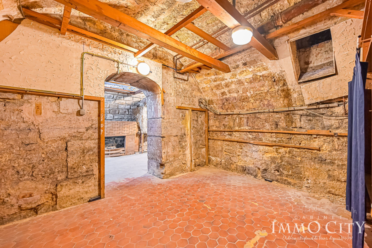 Location Local commercial  3 pièces - 110m² 75009 Paris