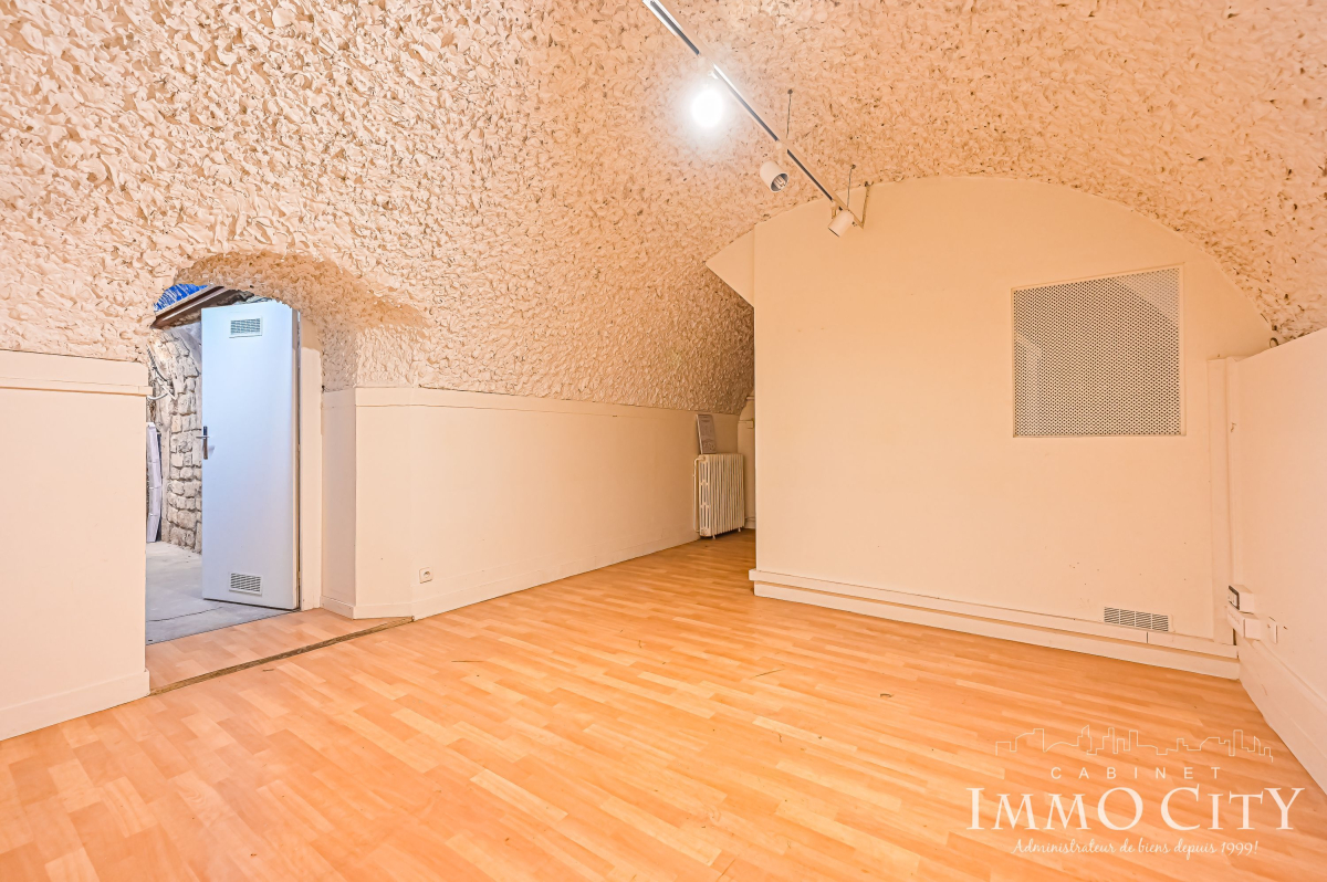 Location Local commercial  3 pièces - 110m² 75009 Paris