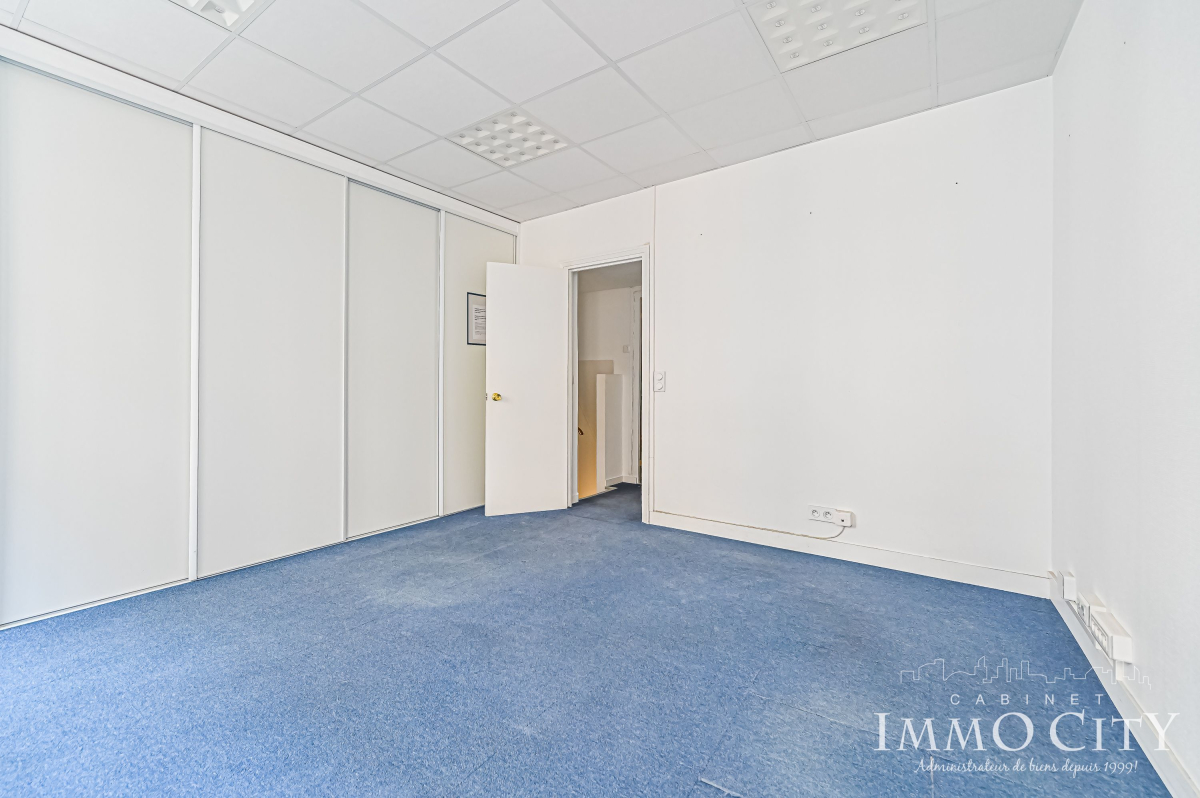 Location Local commercial  3 pièces - 110m² 75009 Paris