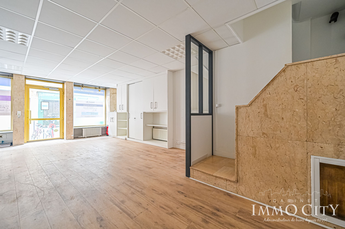 Location Local commercial  3 pièces - 110m² 75009 Paris