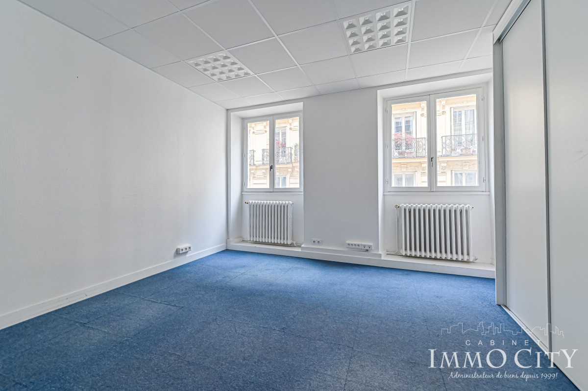 Location Bureau  3 pièces - 110m² 75009 Paris