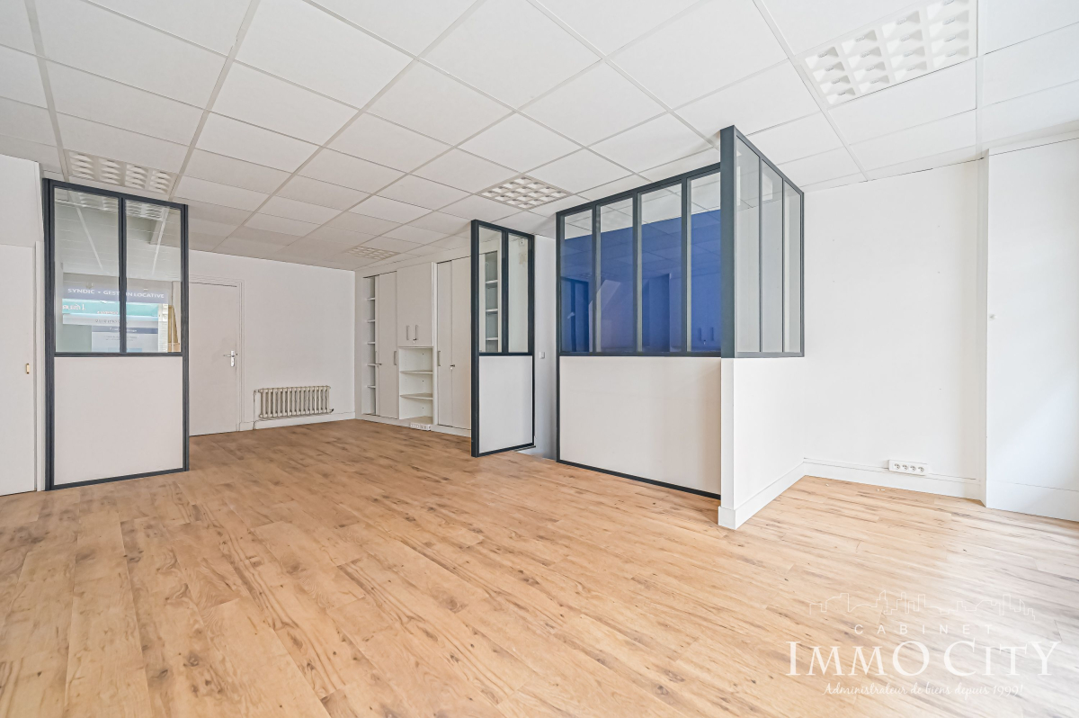 Location Bureau  3 pièces - 110m² 75009 Paris