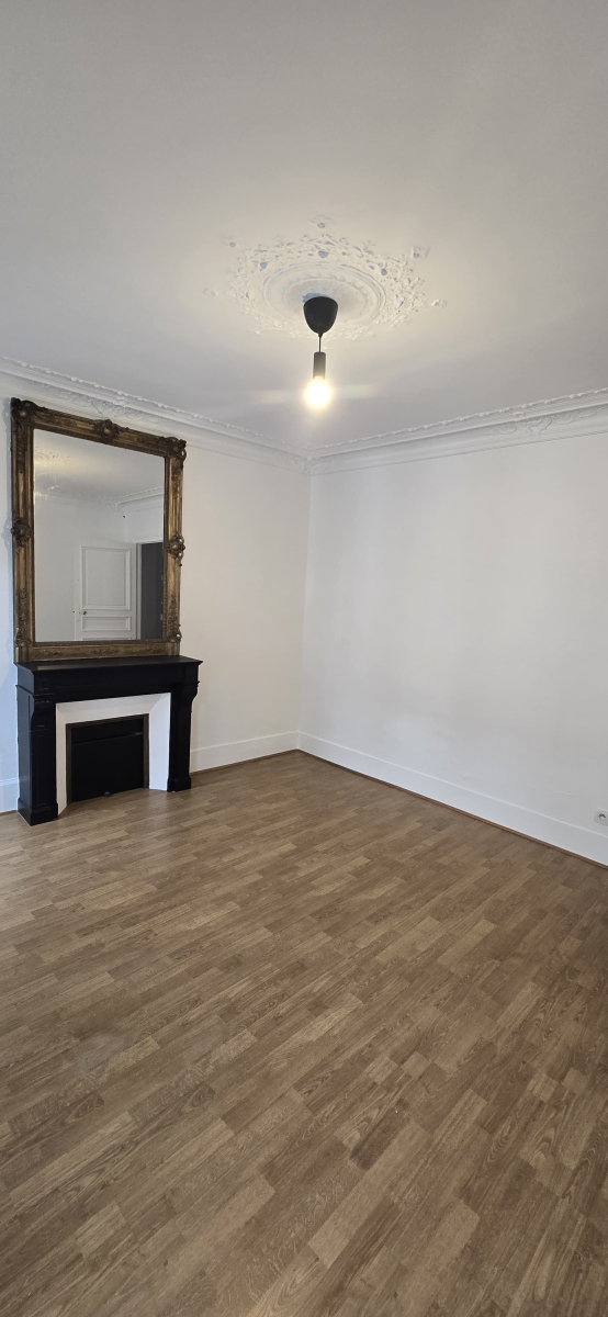 Location Appartement  2 pièces - 52m² 75009 Paris