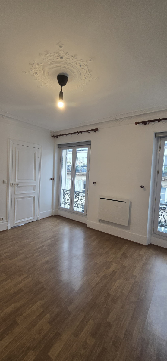 Location Appartement  2 pièces - 52m² 75009 Paris