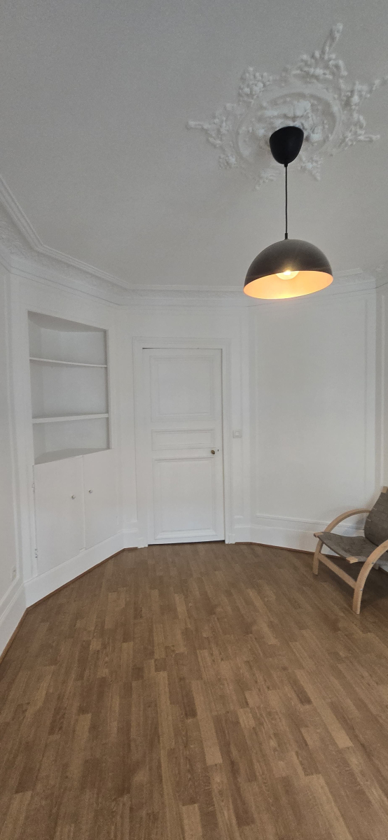 Location Appartement  2 pièces - 52m² 75009 Paris