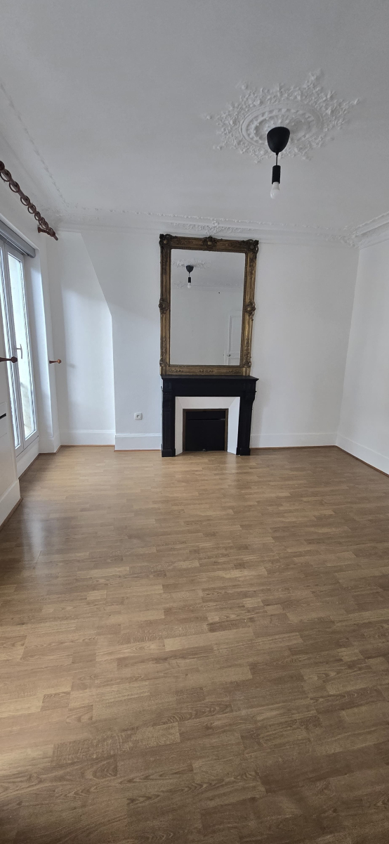 Location Appartement  2 pièces - 52m² 75009 Paris