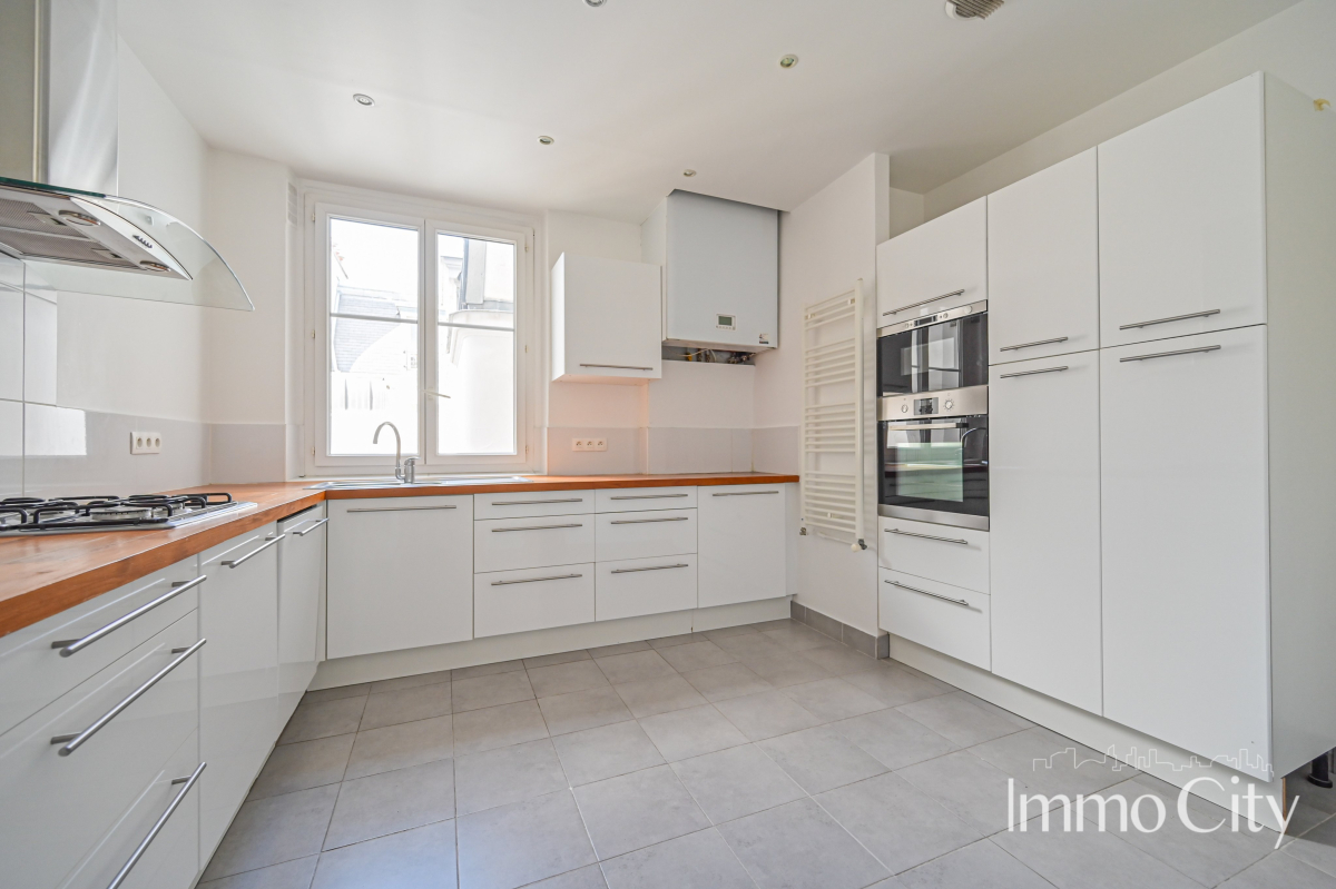 Location Appartement  5 pièces - 147.4m² 75014 Paris