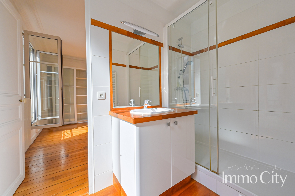 Location Appartement  5 pièces - 147.4m² 75014 Paris