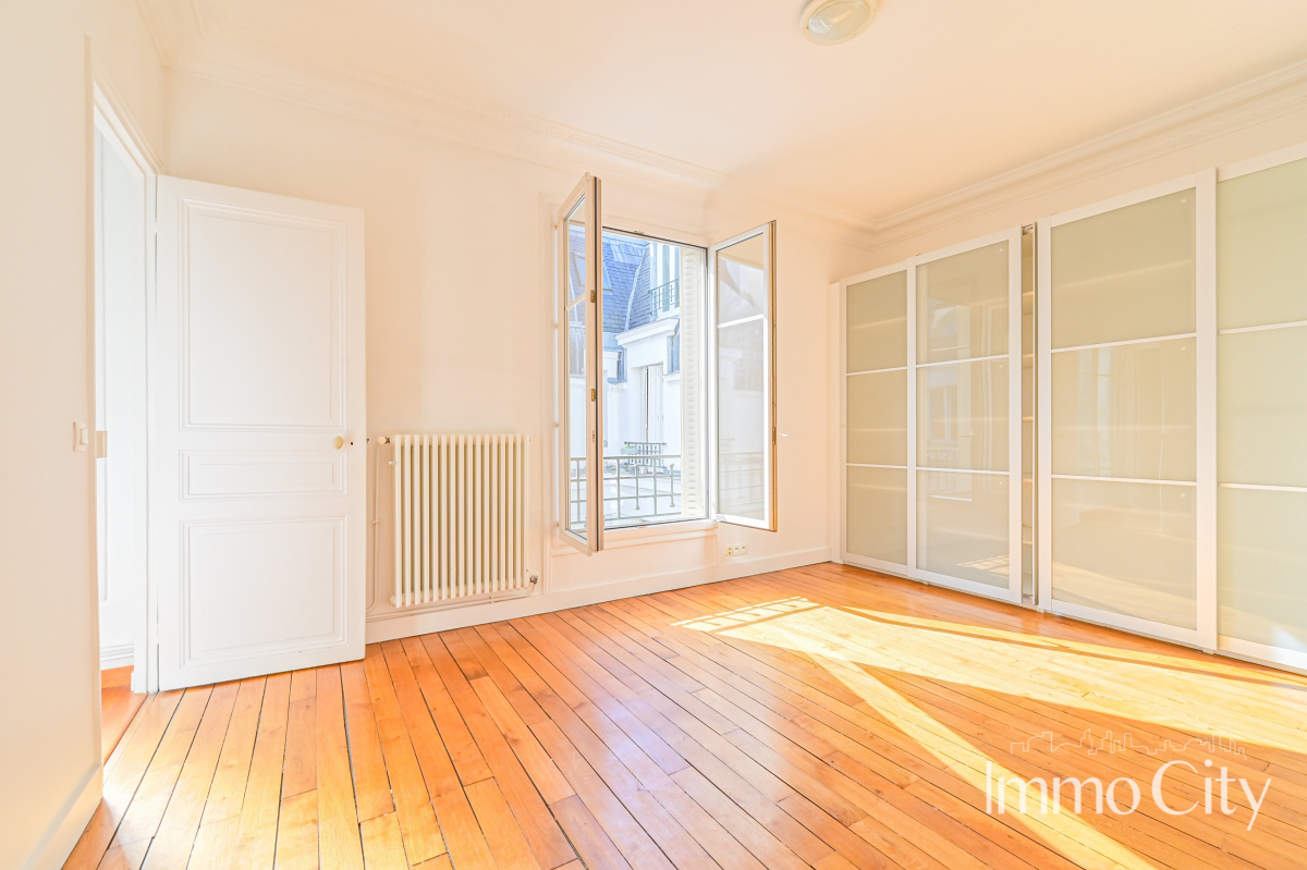 Location Appartement  5 pièces - 147.4m² 75014 Paris