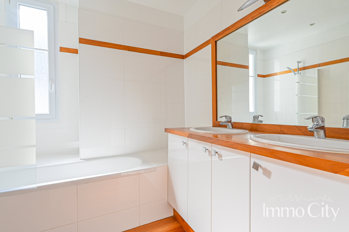 Location Appartement  5 pièces - 147.4m² 75014 Paris