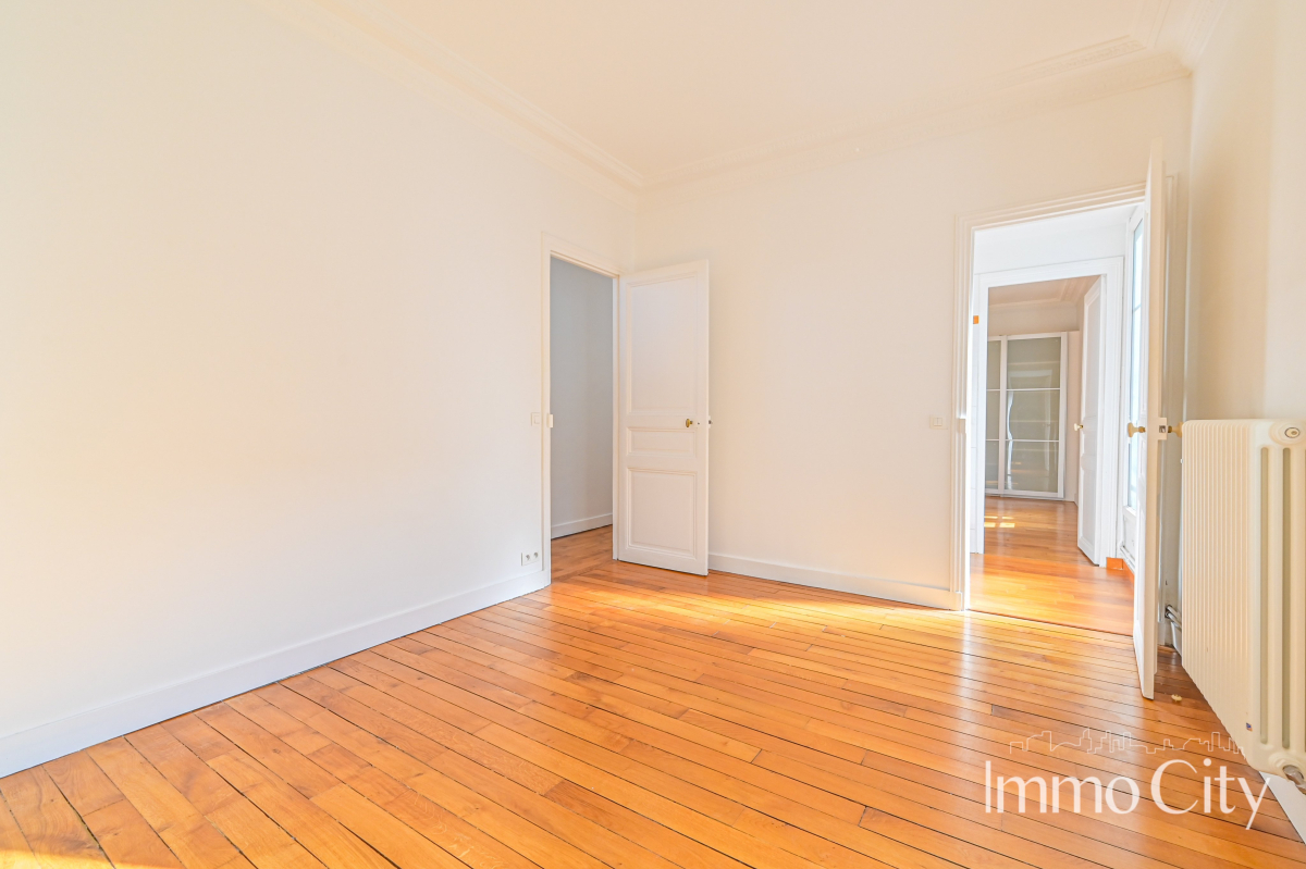 Location Appartement  5 pièces - 147.4m² 75014 Paris