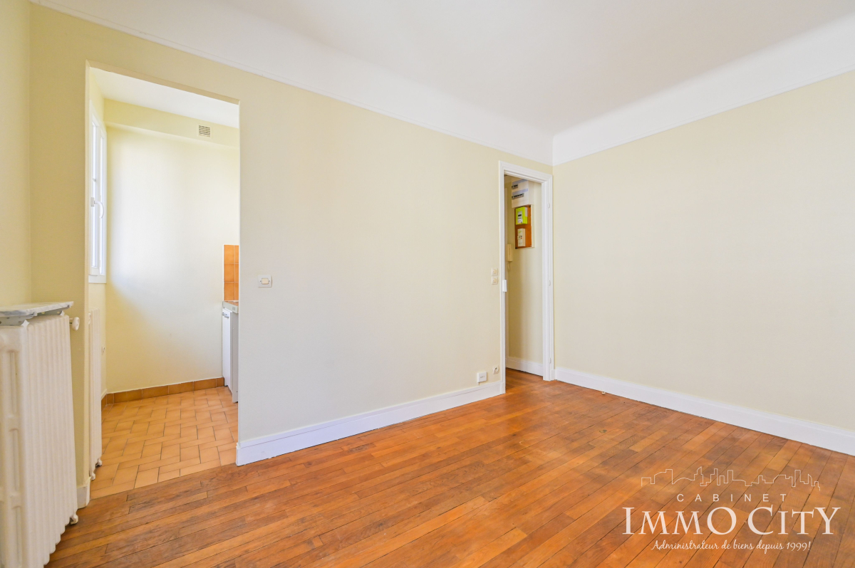 Location Appartement  2 pièces - 30m² 75015 Paris